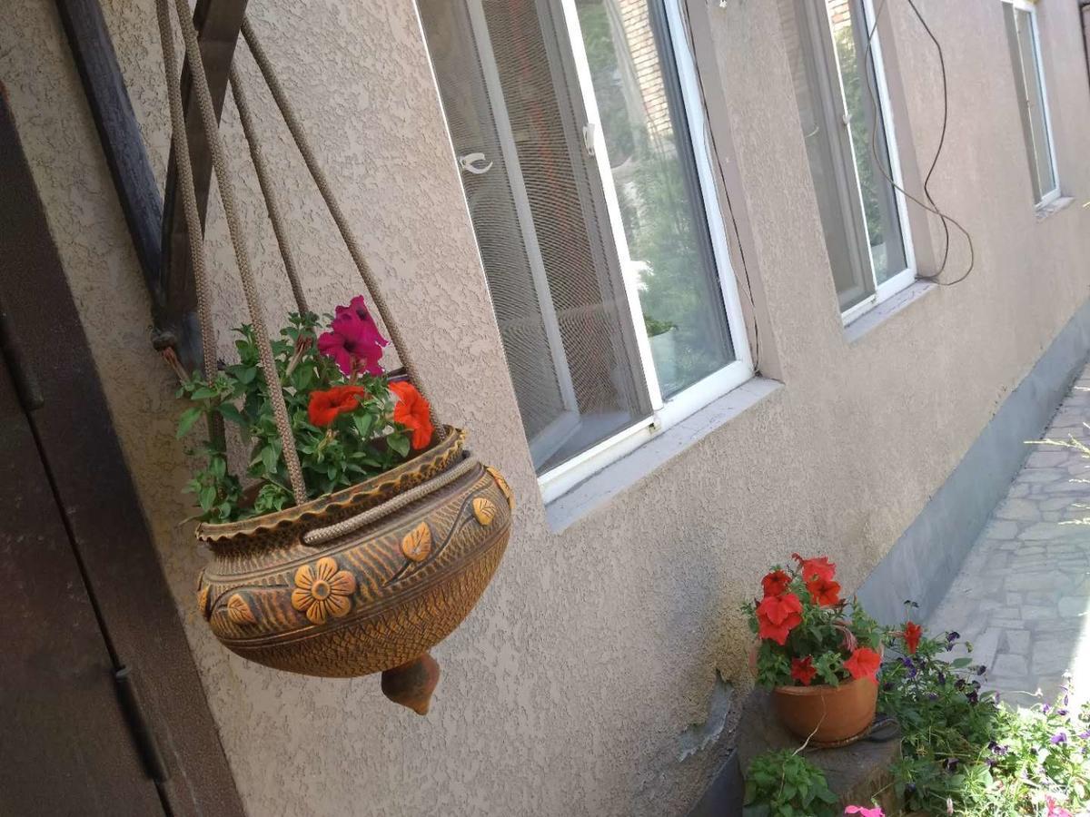Saima Guest House Osh Exterior foto