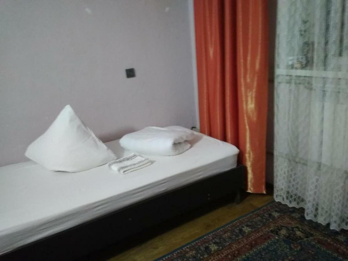 Saima Guest House Osh Exterior foto